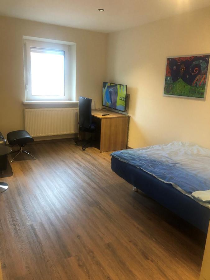 Calm Spacy Room, Own Modern Bath, Near Center, To 1 Person Or A Couple - Not Suitable For Craftsmen, Not Accepted - Privatly Rented Nuremberg Extérieur photo